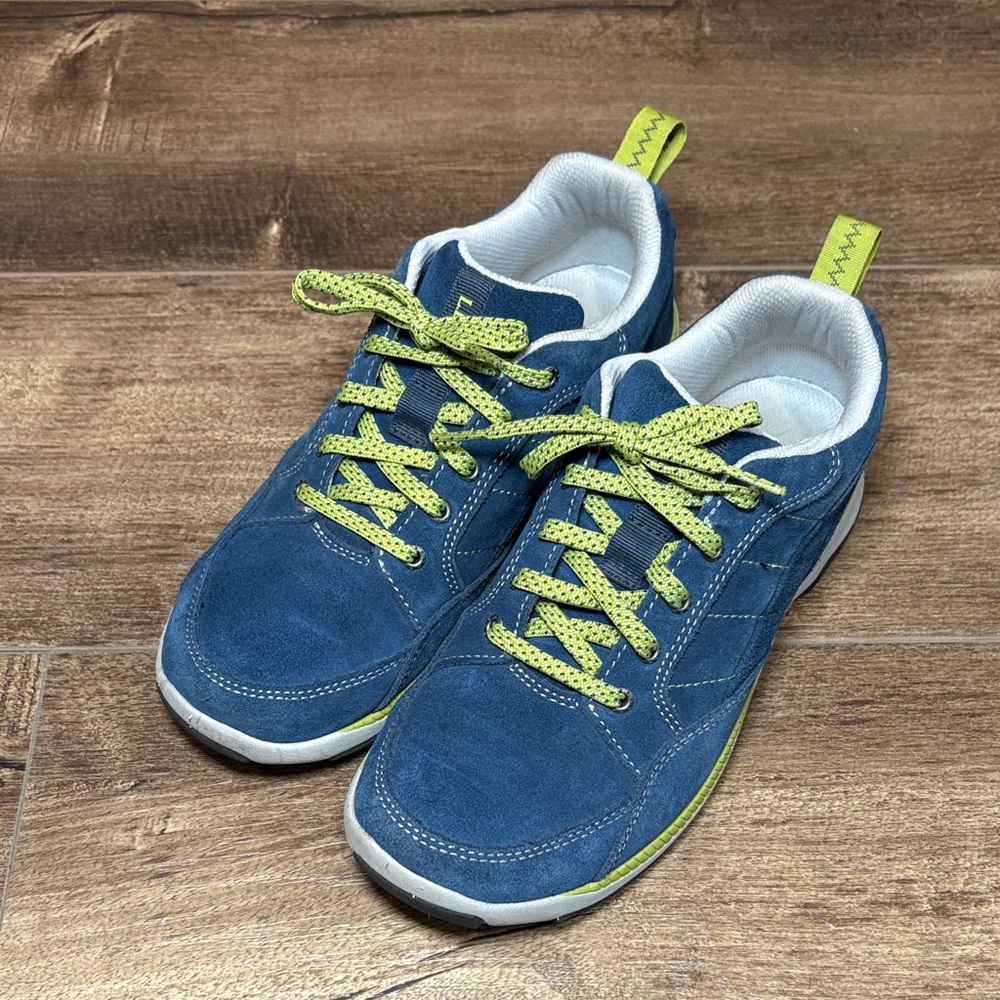 L.L.Bean Blue Suede Active Sneakers – Women’s 7.5 Medium